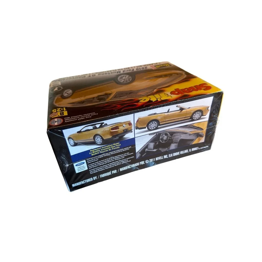 Revell‎ SnapTite 2010 Ford Mustang GT Convertible 1:25 Scale Model Kit